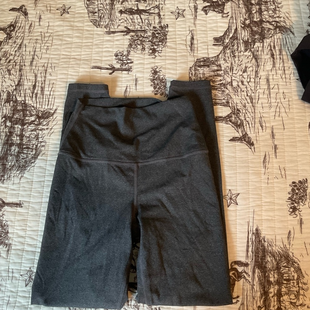 Women’s dark grey leggings
